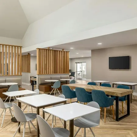 Towneplace By Marriott Loso Airport Hotel