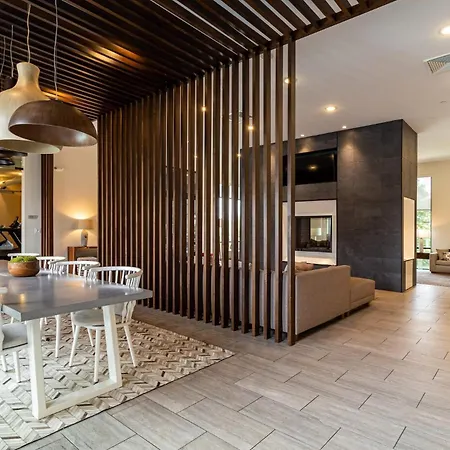 Kasa Freemorewest Hotel