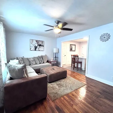 Charming 3 Bdrm In - 1 Mile To Uptown Holiday home Charlotte