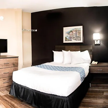 Suburban - Ballantyne Hotel 3*