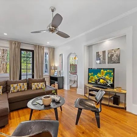 Holiday home Contemporary 2br In Myers Park With Screened Porch Charlotte