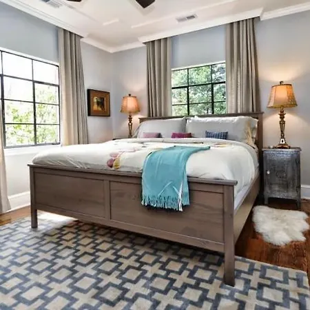 Beautifully Furnished Modern 2br With Balcony