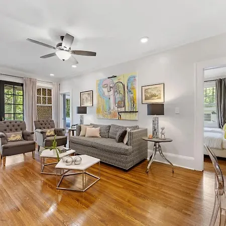 Holiday home 2 Bedroom In Myers Park With Comfortable Screened Porch Charlotte