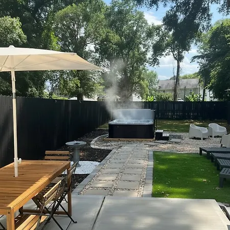 Hot Tub Pool Table Fire Pit 5min To Uptown