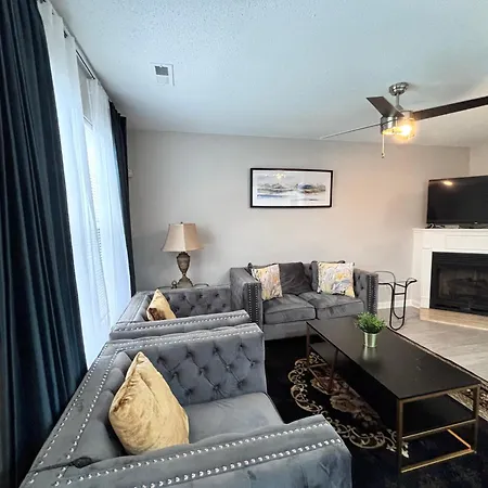 Beautiful 2 King Bedrooms With Garage