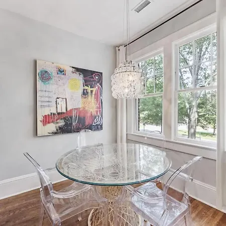 Contemporary Gem In The Heart Of Myers Park *