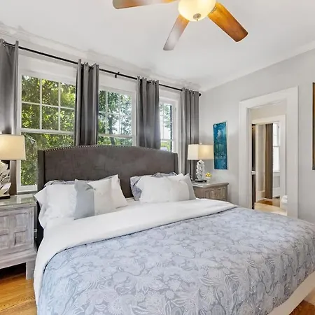 2 Bedroom In Myers Park With Comfortable Screened Porch *