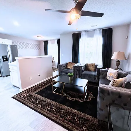 Holiday home Beautiful 2 King Bedrooms With Garage