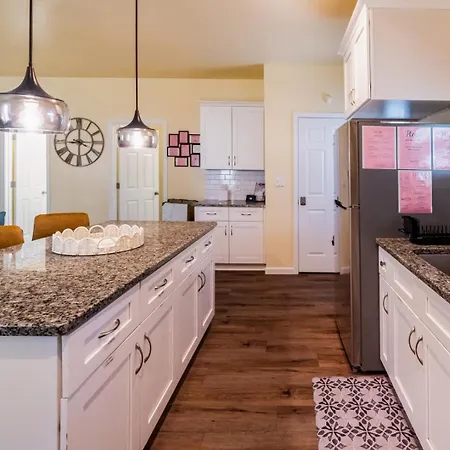 Uptown 3br | Hot Tub + Fire Pit Holiday home Charlotte