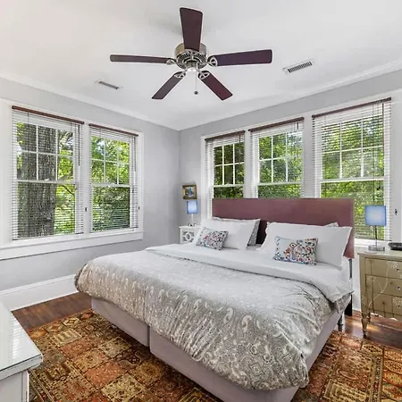 Holiday home Contemporary Gem In The Heart Of Myers Park Charlotte
