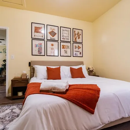 Holiday home Uptown Charlotte 3Br | Grill + Fire Pit