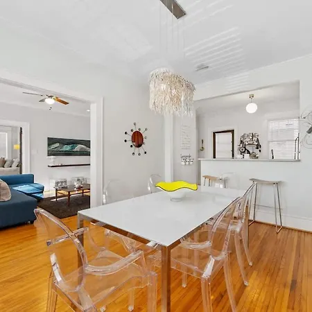 Vibrant And Cozy 2br Near Uptown With Balcony Charlotte