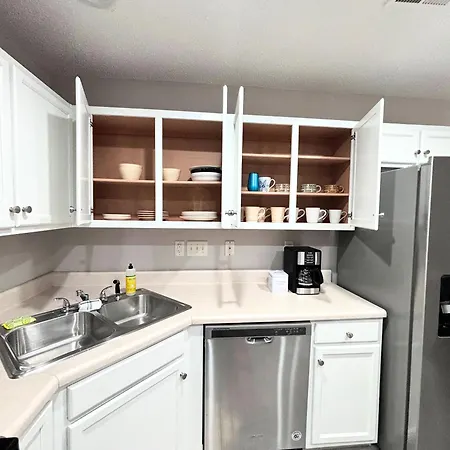 Beautiful 2 King Bedrooms With Garage Holiday home Charlotte