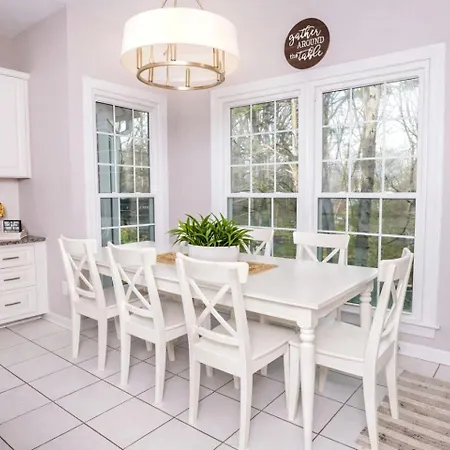Holiday home Disconnect At With Great Surroundings In Charlotte, North Carolina Charlotte