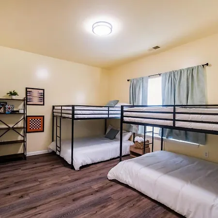 Holiday home Uptown Charlotte 3Br | Grill + Fire Pit *
