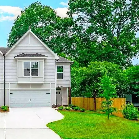 Holiday home Hot Tub Pool Table Fire Pit 5min To Uptown *