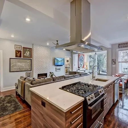 Modern 2br With Sunroom Near Uptown Holiday home Charlotte