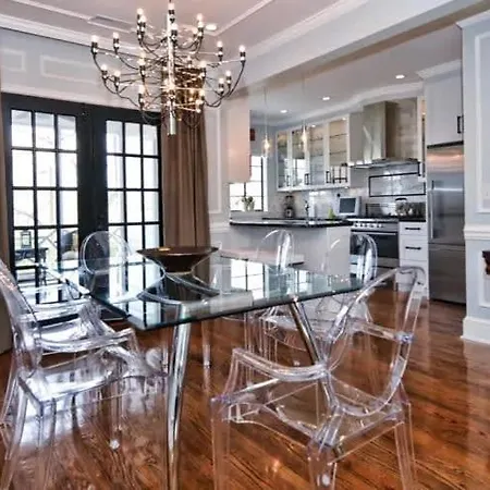 Beautifully Furnished Modern 2br With Balcony Charlotte