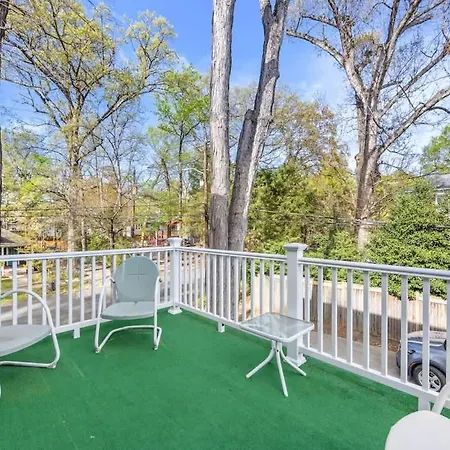Bright And Restful 2br Near Uptown With Balcony Holiday home *