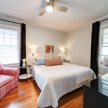 Holiday home Elegant 1br King Condo, Elizabeth-plaza Midwood