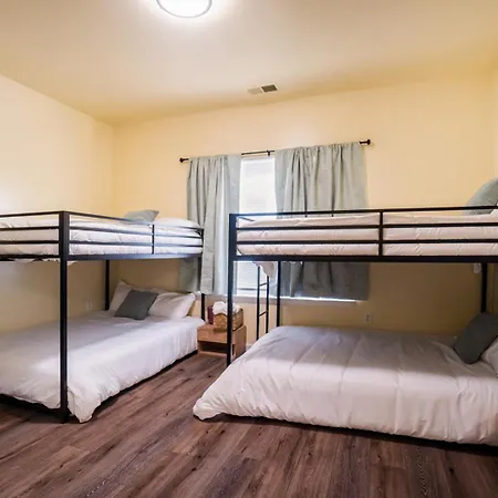 Holiday home Uptown Charlotte 3Br | Grill + Fire Pit *