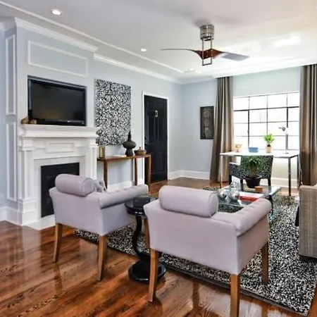 Holiday home Beautifully Furnished Modern 2br With Balcony