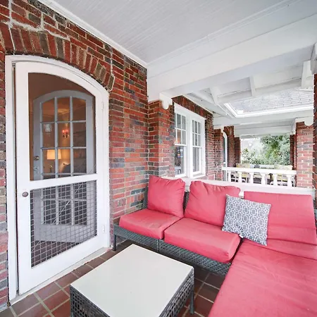 Holiday home Elegant 1br King Condo, Elizabeth-plaza Midwood *