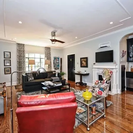 Relax Or Entertain In Luxurious 2br With Patio Holiday home Charlotte