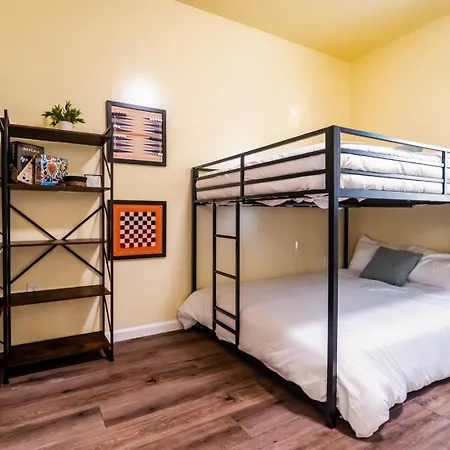 Uptown Charlotte 3Br | Grill + Fire Pit Holiday home Charlotte