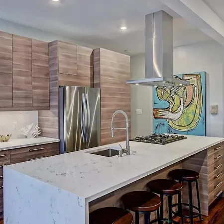 Modern 2br With Sunroom Near Uptown Holiday home Charlotte