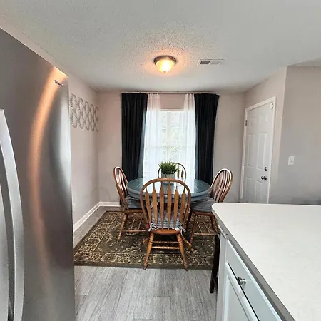 Beautiful 2 King Bedrooms With Garage Holiday home