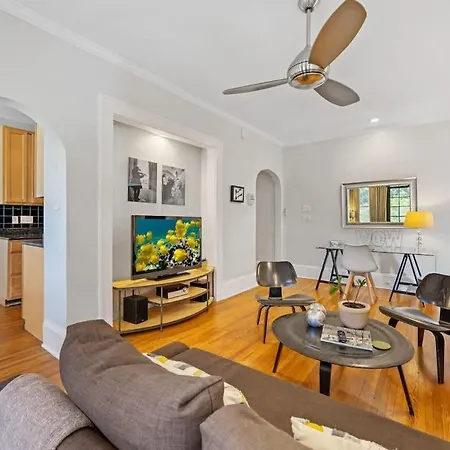 Contemporary 2br In Myers Park With Screened Porch Holiday home Charlotte