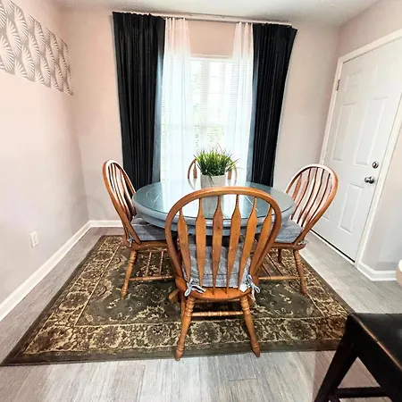 Beautiful 2 King Bedrooms With Garage Holiday home