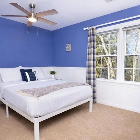 Holiday home Disconnect At With Great Surroundings In Charlotte, North Carolina *