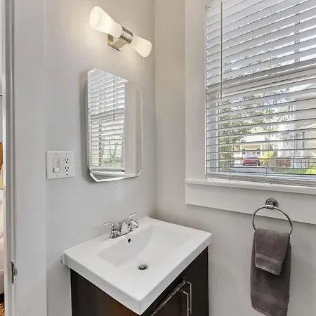 Stylish Myers Park 2 Bedroom With Screened Porch Charlotte