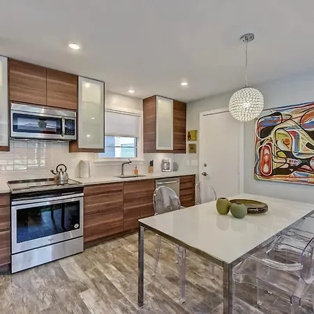 Spacious With Easy Access To Uptown *