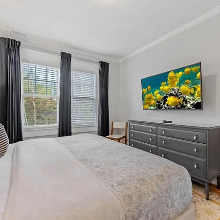 Bright And Restful 2br Near Uptown With Balcony * Charlotte