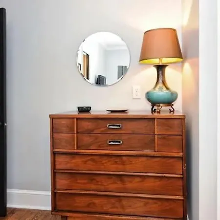Chic And Comfortable 2br Near Uptown Holiday home *