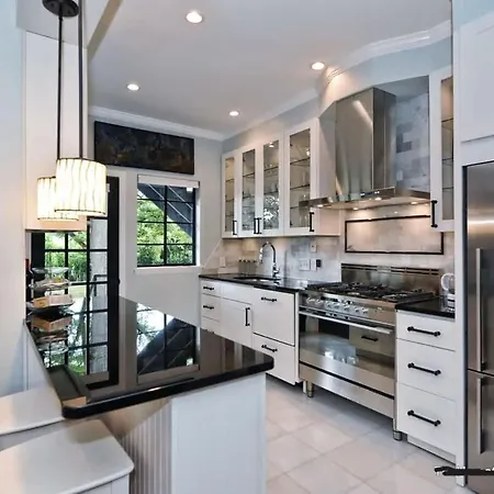 Beautifully Furnished Modern 2br With Balcony Holiday home *