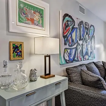 Holiday home Comfortable And Stylish Near Myers Park *