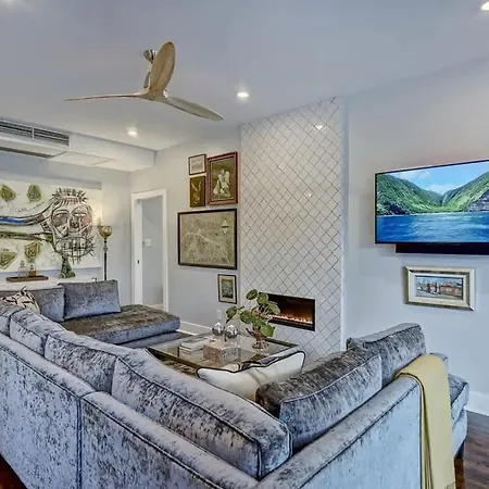 Modern 2br With Sunroom Near Uptown Holiday home Charlotte