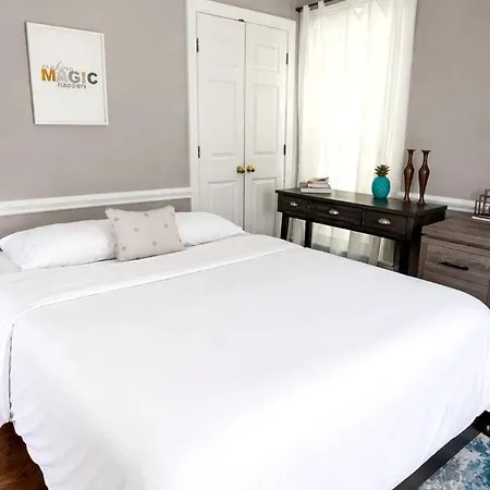 Disconnect At With Great Surroundings In Charlotte, North Carolina Holiday home