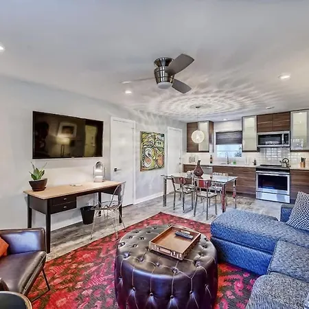 Holiday home Comfortable And Stylish Near Myers Park