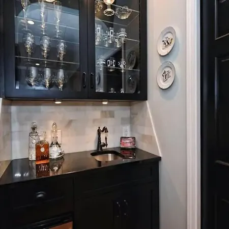 Holiday home Relax Or Entertain In Luxurious 2br With Patio