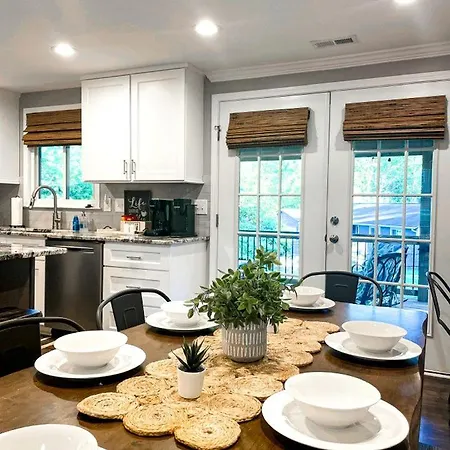 Holiday home Family With Outdoor Living Areas And Foosball Table In Nc
