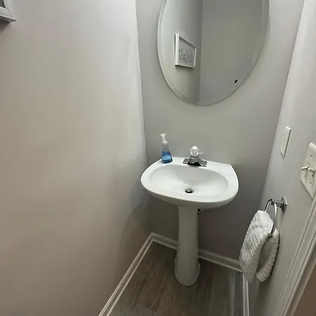 Beautiful 2 King Bedrooms With Garage *
