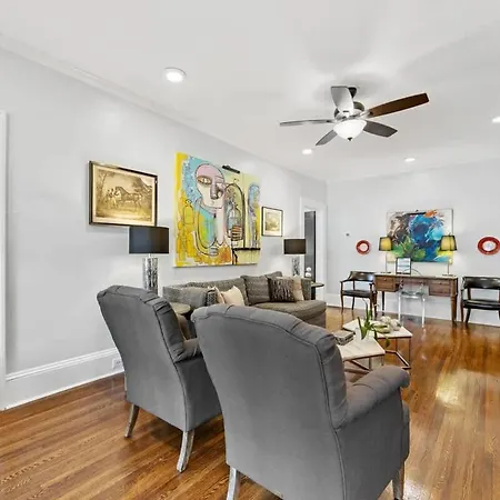 2 Bedroom In Myers Park With Comfortable Screened Porch