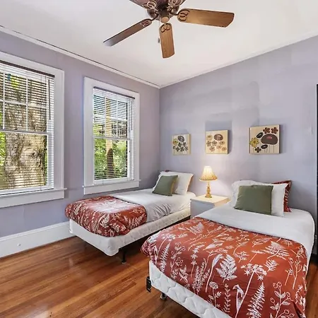 Spacious 2br In Myers Park With Sunroom *