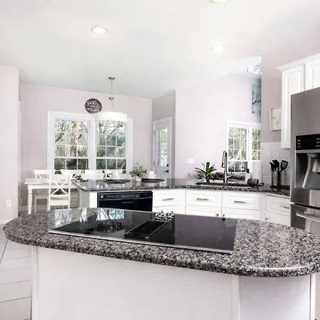 Holiday home Disconnect At With Great Surroundings In Charlotte, North Carolina
