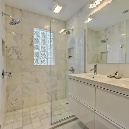 Spacious With Easy Access To Uptown Holiday home Charlotte